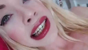 tgirl sucia se corre y lo lame todo
