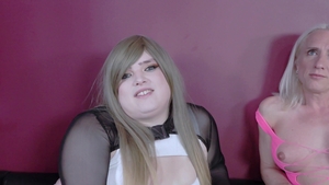 Katie Fox convierte a un amo trans en una marica