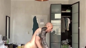 Ladyman follada por su novio
