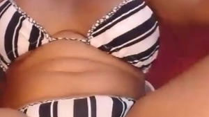 Gigantische Melonen Und Gigantischer Schwanz LALIN Mädchen Lady Twink wichst vor der Kamera