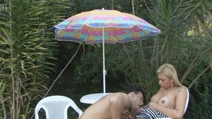 estrella gal golpea a su novio en el exterior
