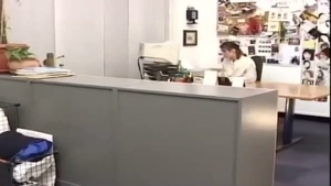 hermoso trío de oficina sexo
