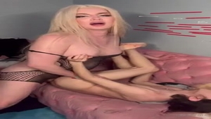 La sirena Big Cock prende 2 cazzi in una volta sola