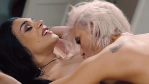 Transfixed: Aventuras desnudas de Eva Maxim