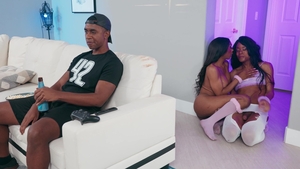 Trans Angels: La excitación de la tgirl perforada por Eros
