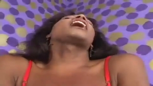 Trio interracial con dos chicas hábiles