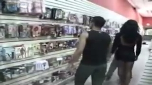 Tienda de sexo transexual a tres con dos tipos