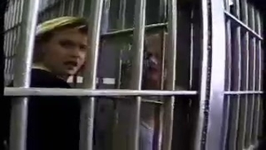 Sexo en prisión con una agradable trans rubia