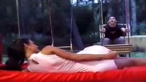 activo con un travesti rápido en el exterior