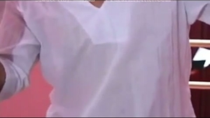 Capítulo latino gime por Ladyboy de 25 cm