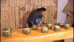 Morenas jugosas montando a un chico