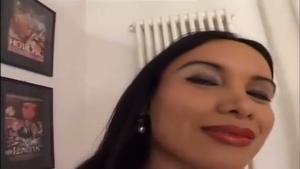 Capítulo servil disfrutando de sexo con un travesti delicioso