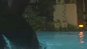 encantadora rubia trans follada duro en el exterior
