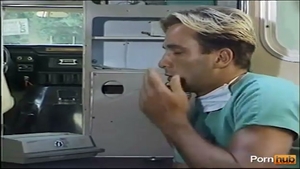Doctor que chica médico masculino- Escena dos