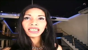 Morena seductora con culo follada