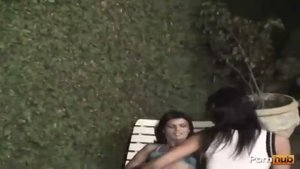 Ladyboy travieso perfora a su amiga